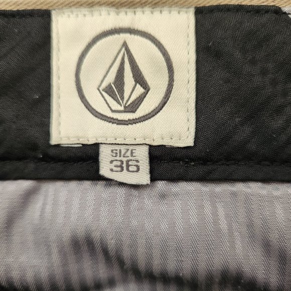 Volcom FRICKIN CHINO SHORT Men’s Khaki Shorts Size 36 waist, 10.5“ Inseam - Picture 3 of 11